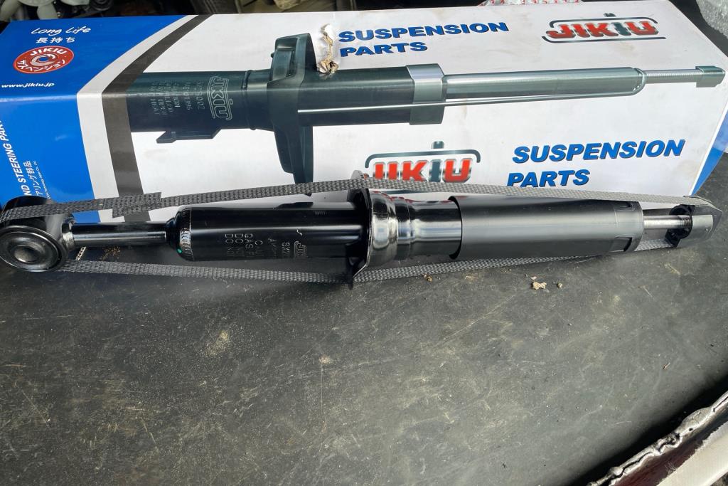  Shock Absorber Toyota Hilux