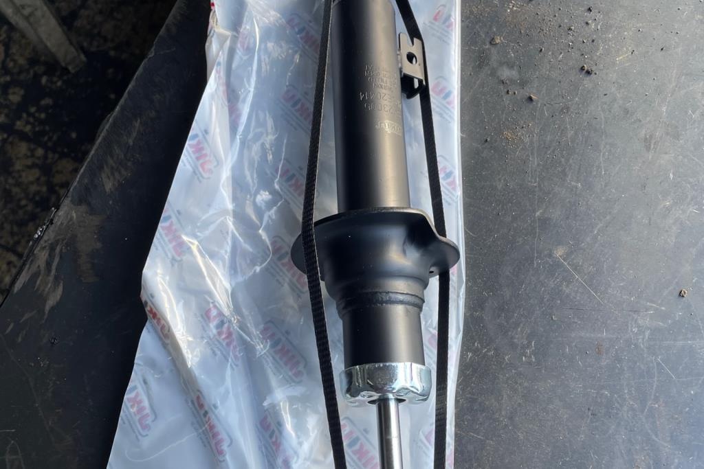  Shock Absorber Mitsubishi L200