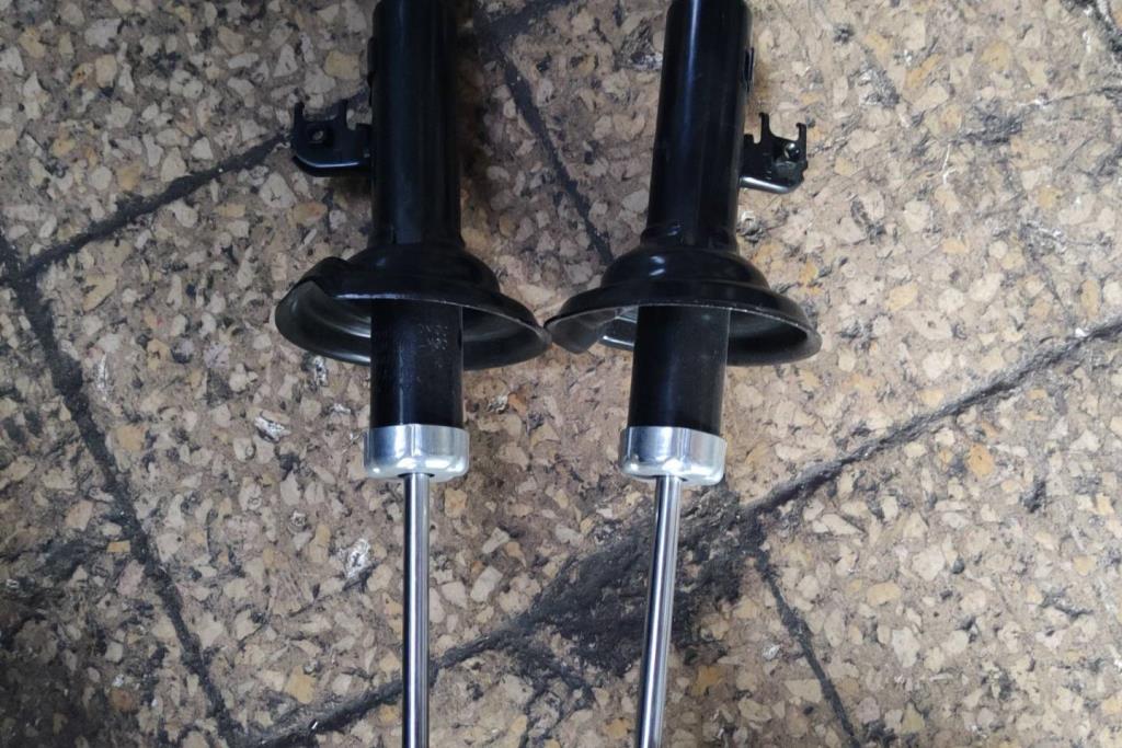  Shock Absorber Toyota Hilux