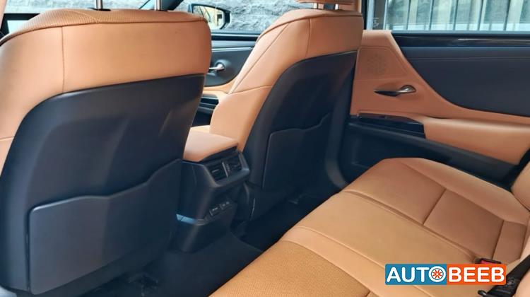 Lexus ES300 2023