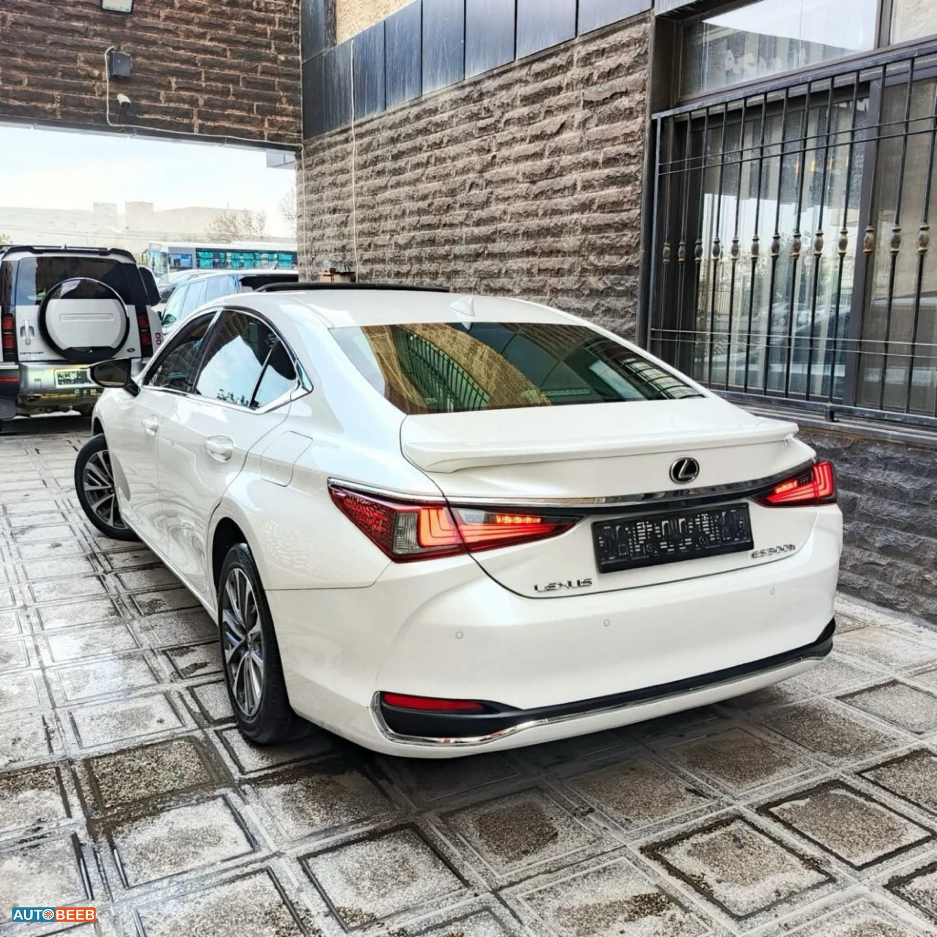 Lexus ES300 2023