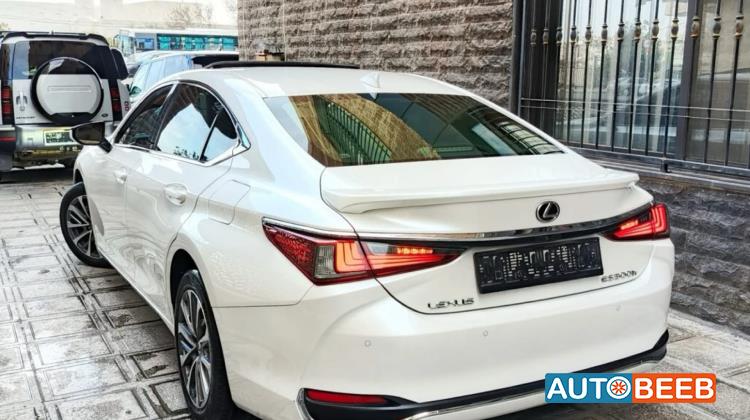 Lexus ES300 2023