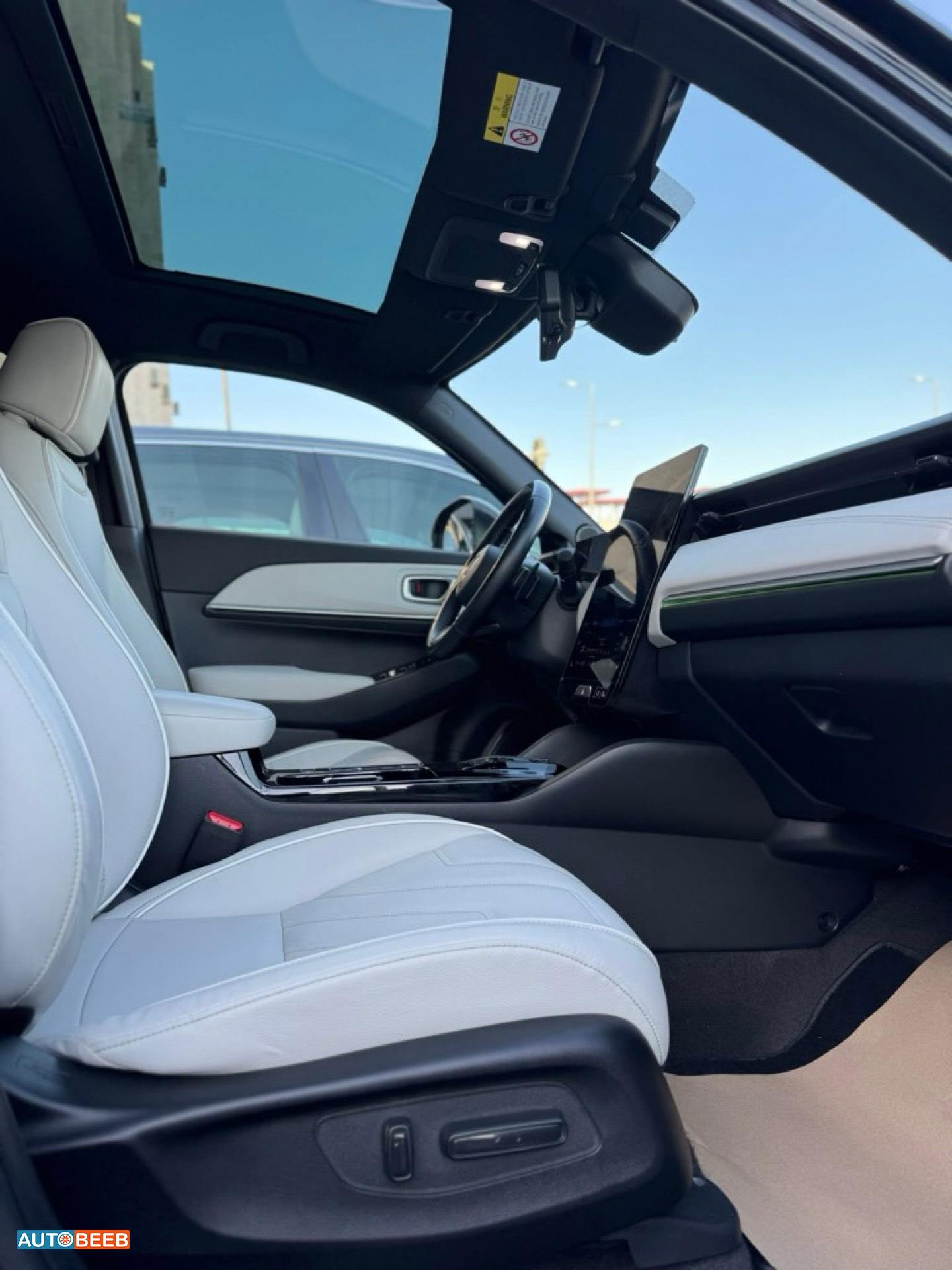 هوندا e:NS1 2023