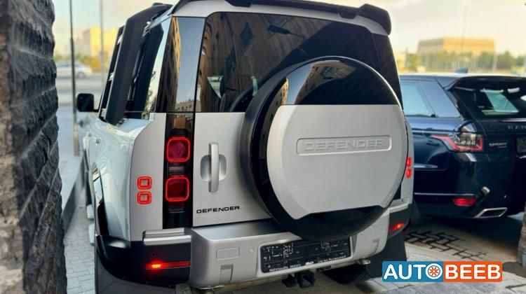 Land Rover Defender 2023