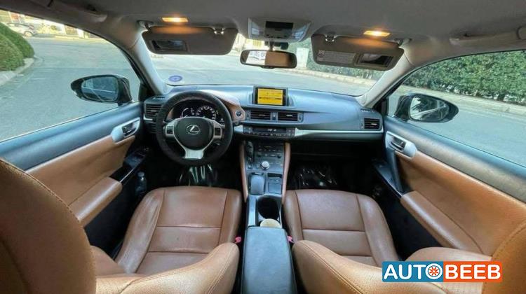Lexus CT200 2012