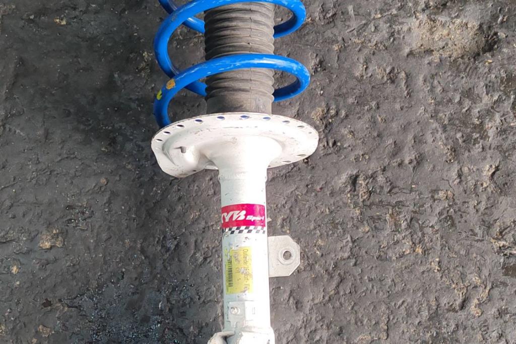  Shock Absorber Mitsubishi Lancer