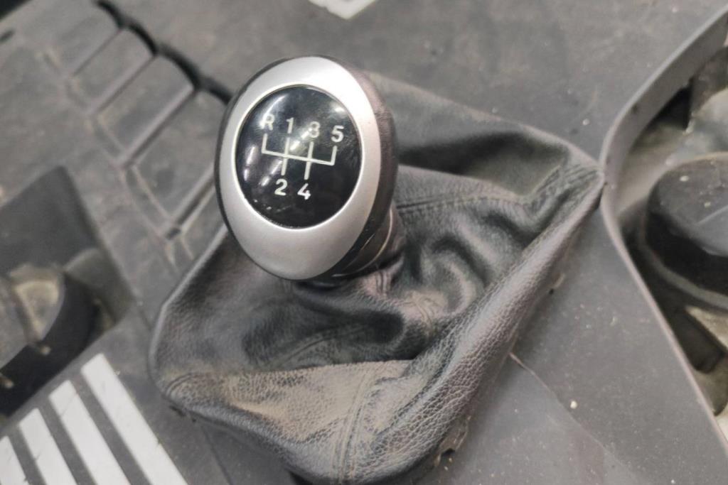 يد غيارات بي ام دبليو E46 1999 2000 2001 2002 2003 2004