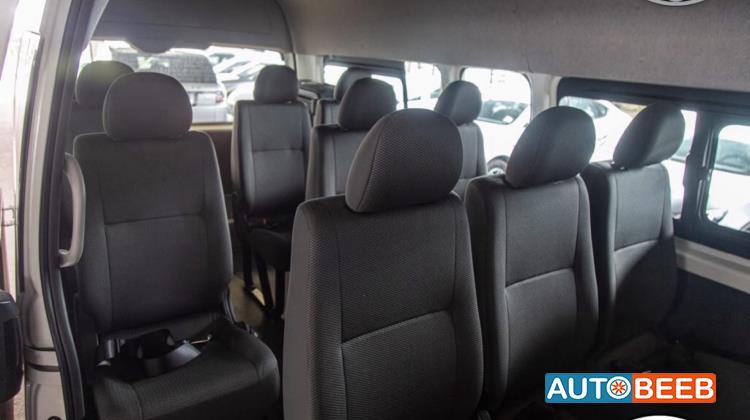 Minibus Toyota 2025