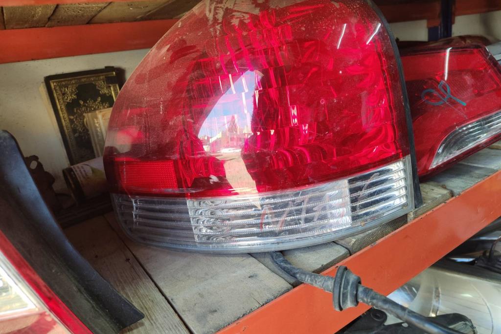 ضوء خلفي يمين شمال هيونداي سنتافي 2003 2004