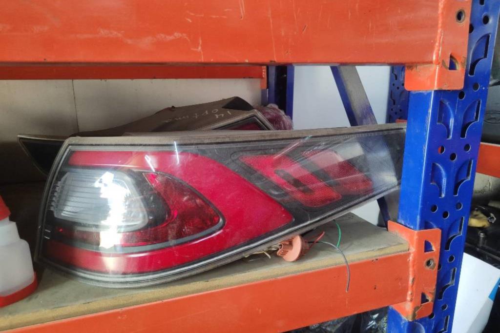 ضوء خلفي يمين شمال كيا اوبتيما 2014 2015 2016