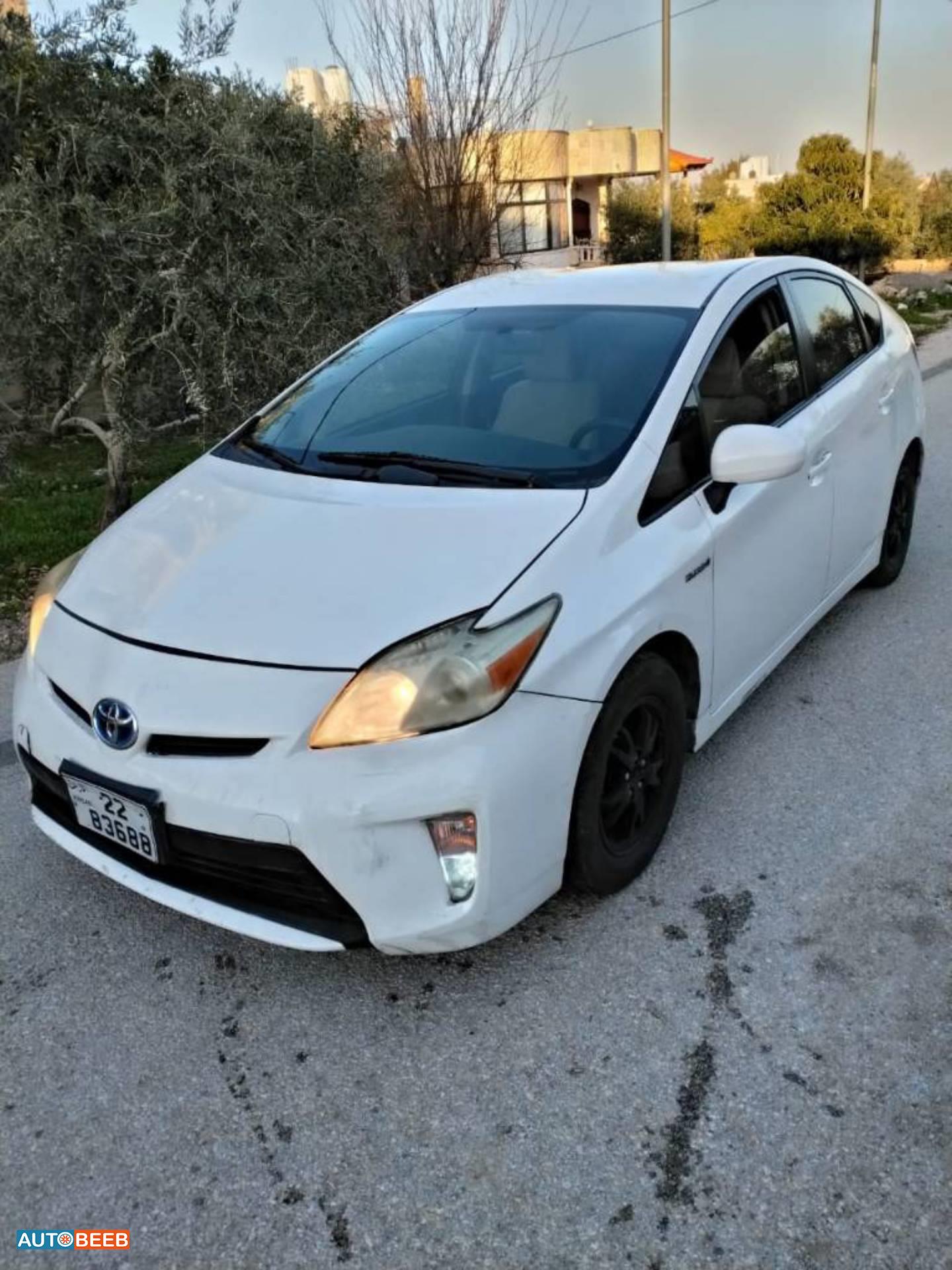 تويوتا بريوس 2012