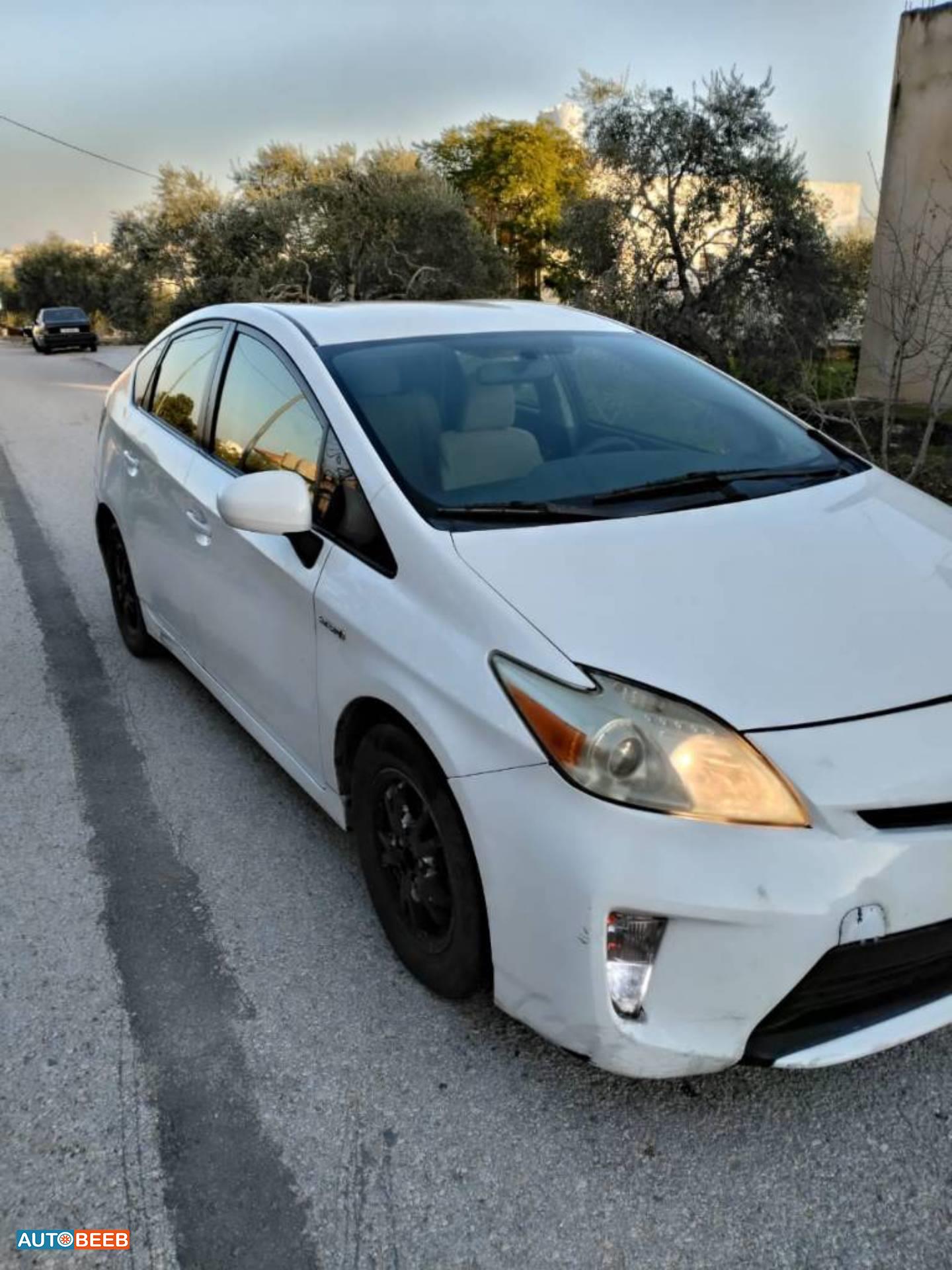 تويوتا بريوس 2012