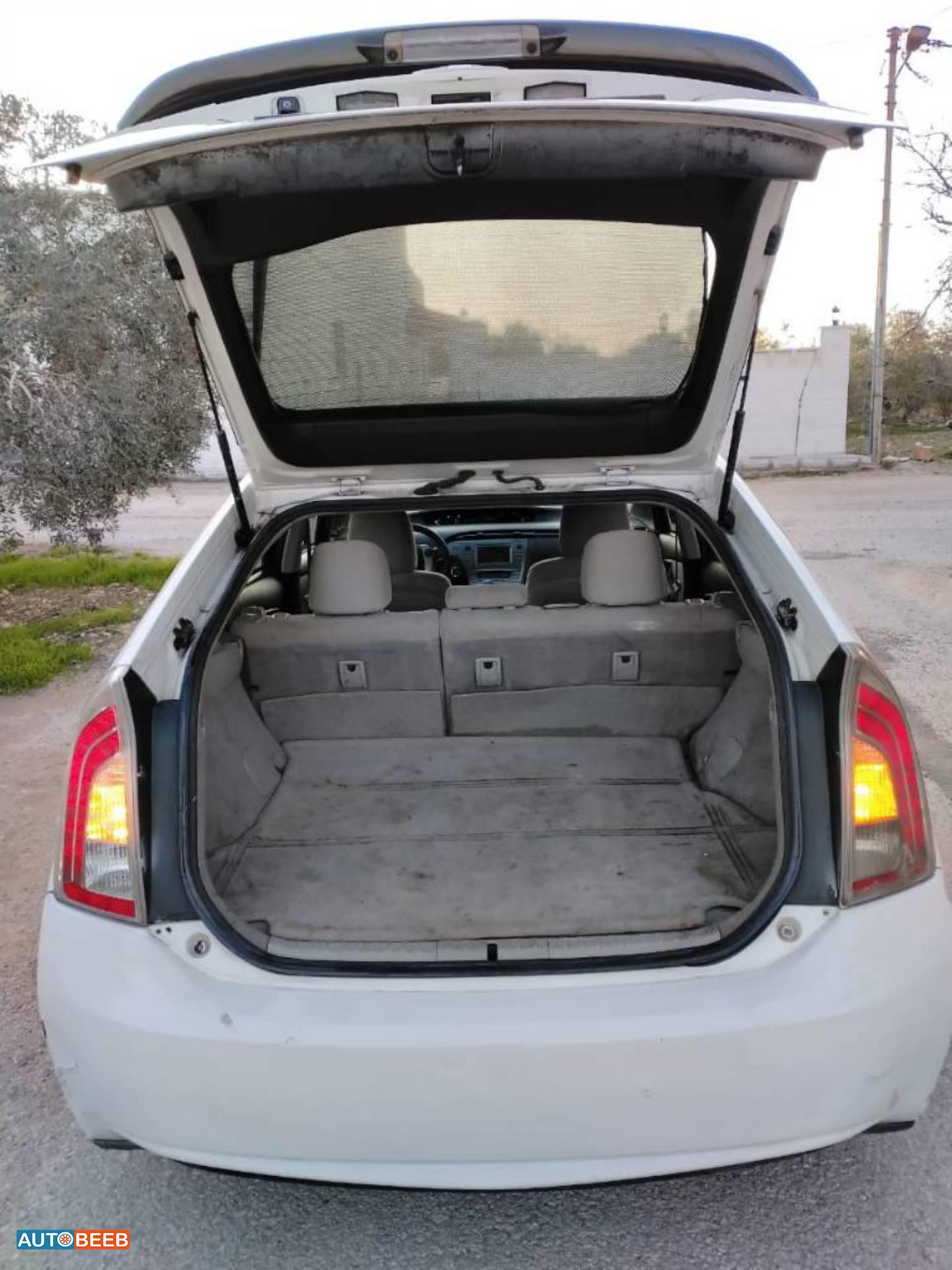 تويوتا بريوس 2012