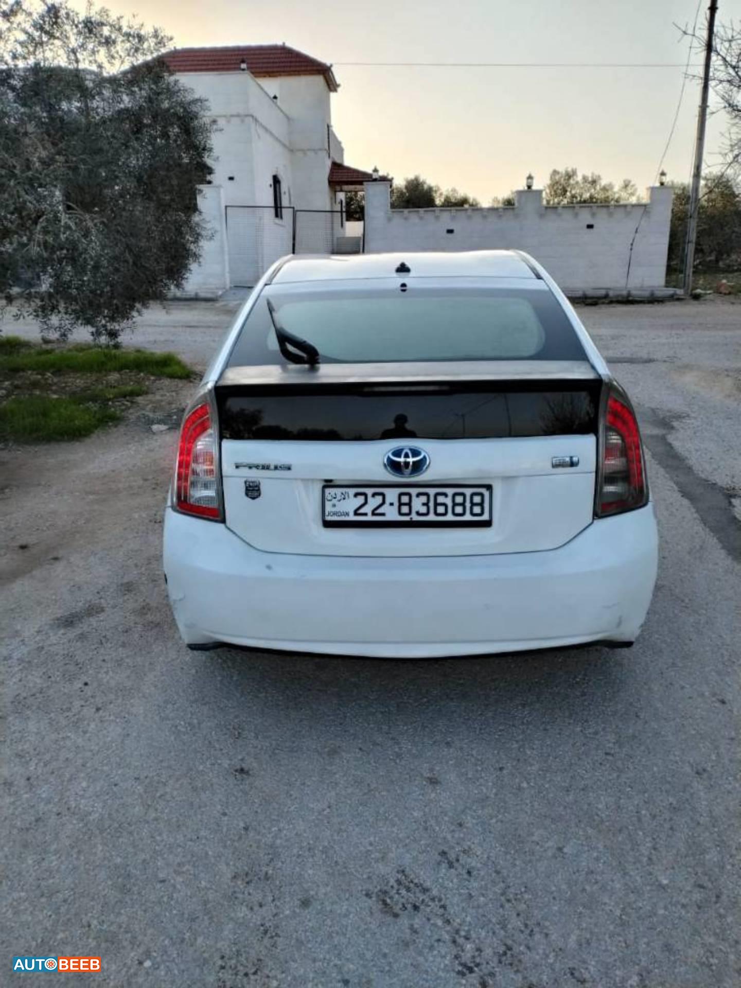 تويوتا بريوس 2012