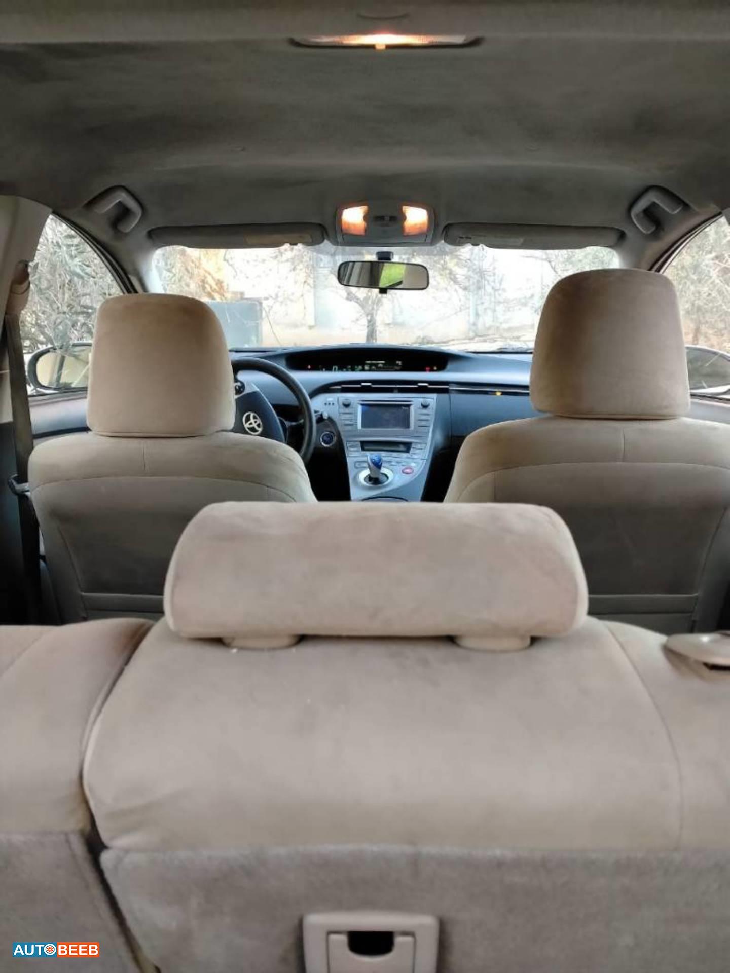 تويوتا بريوس 2012