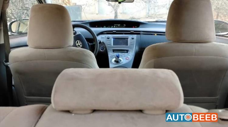 تويوتا بريوس 2012