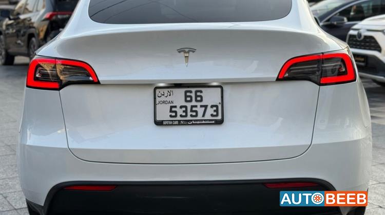 Tesla Y 2023