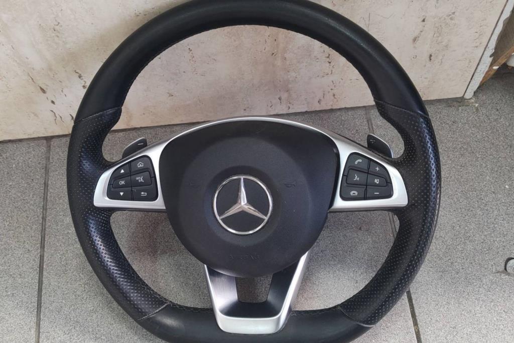 Cabin  Steering Wheel Mercedes Benz E200
