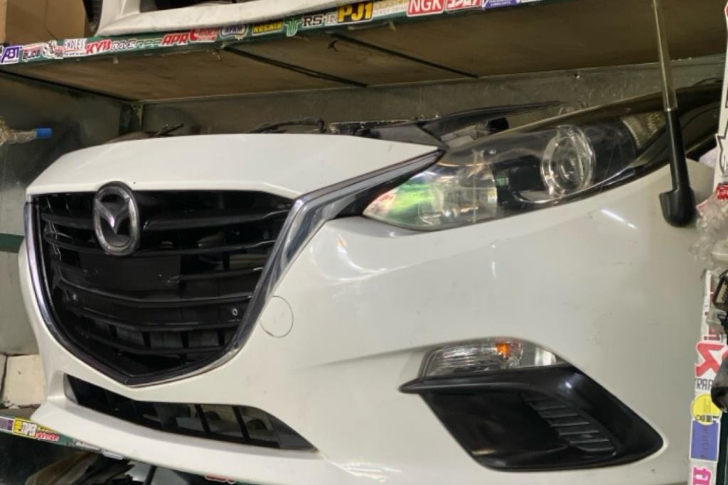 Body  Front clip Mazda 3