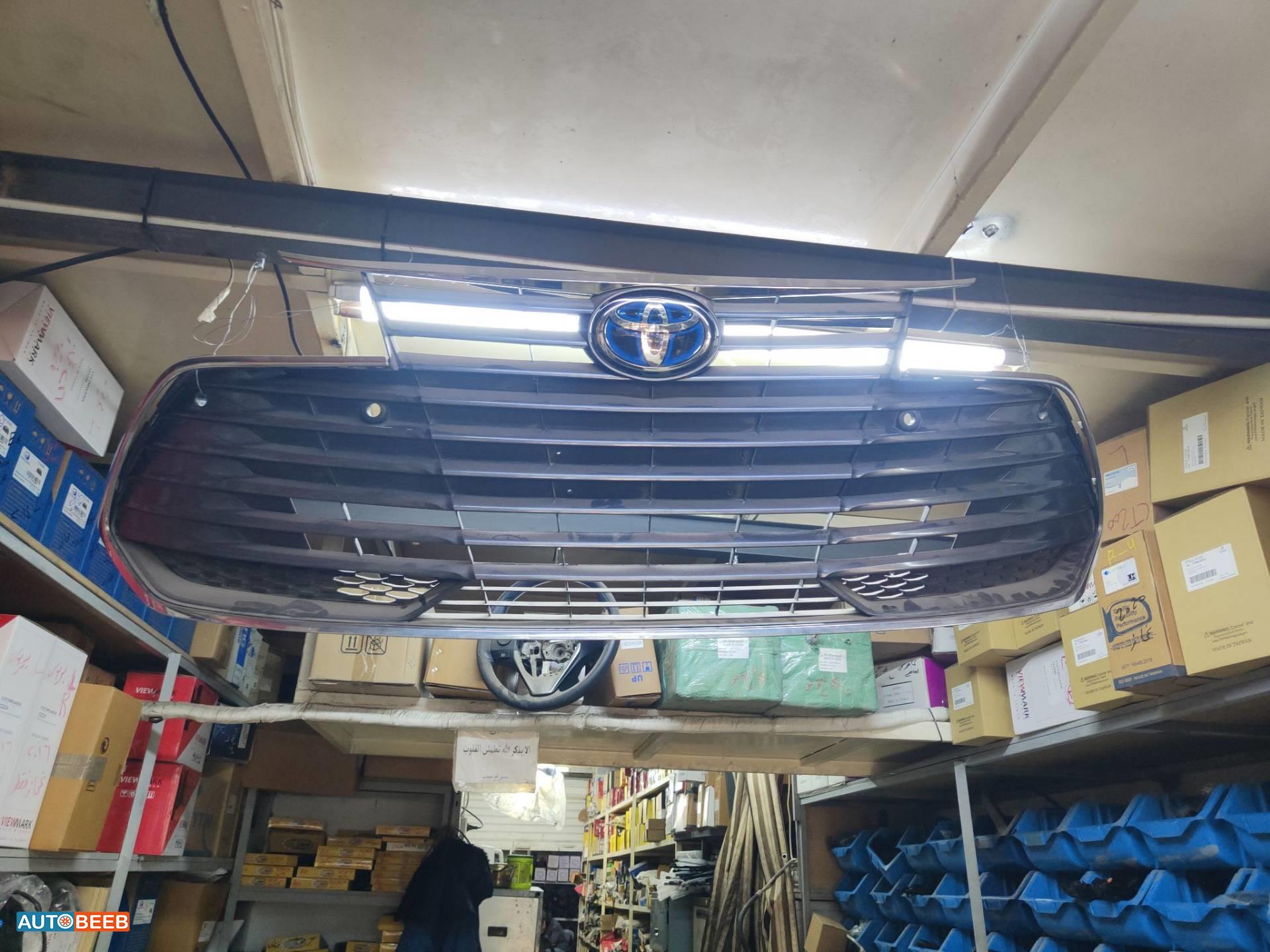 Body  Grilles Toyota Avalon