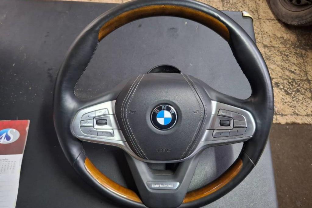 Cabin  Steering Wheel BMW 740