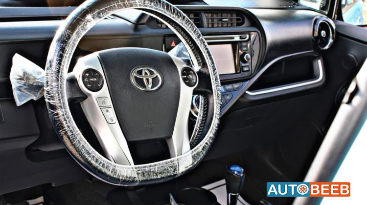 Toyota Prius C 2015