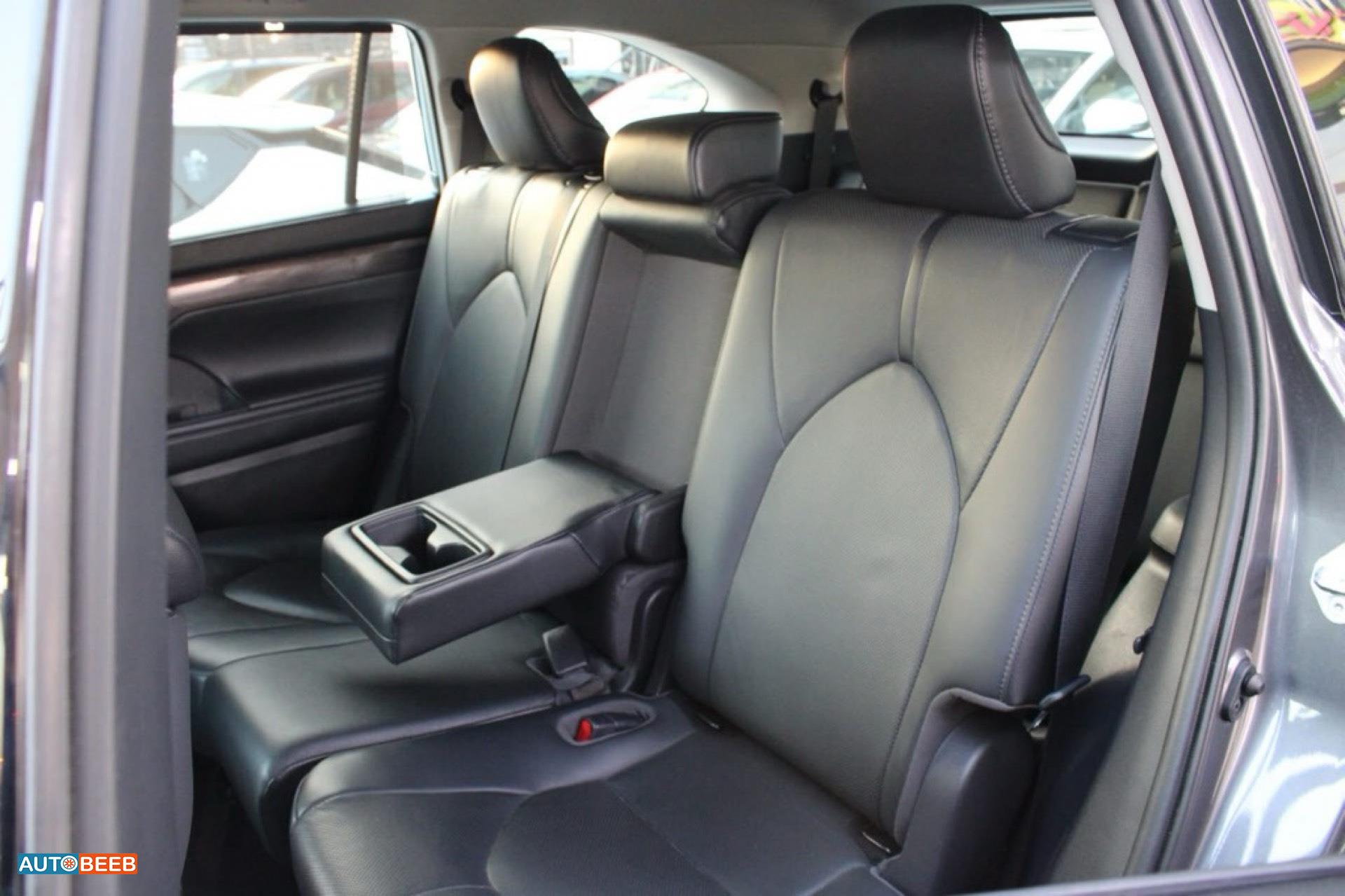 Toyota Highlander 2021