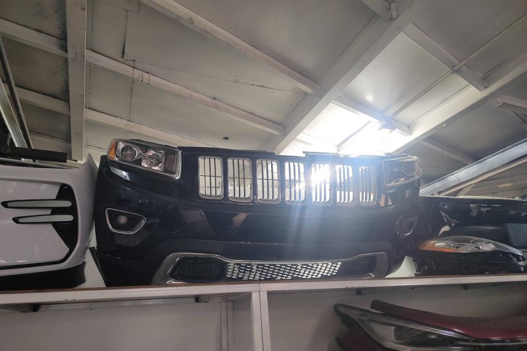 Body  Bumper Jeep Grand Cherokee