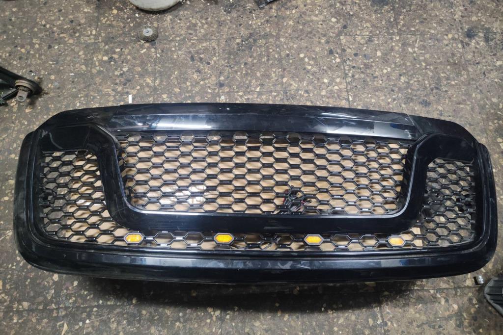 Body  Grilles Dodge RAM