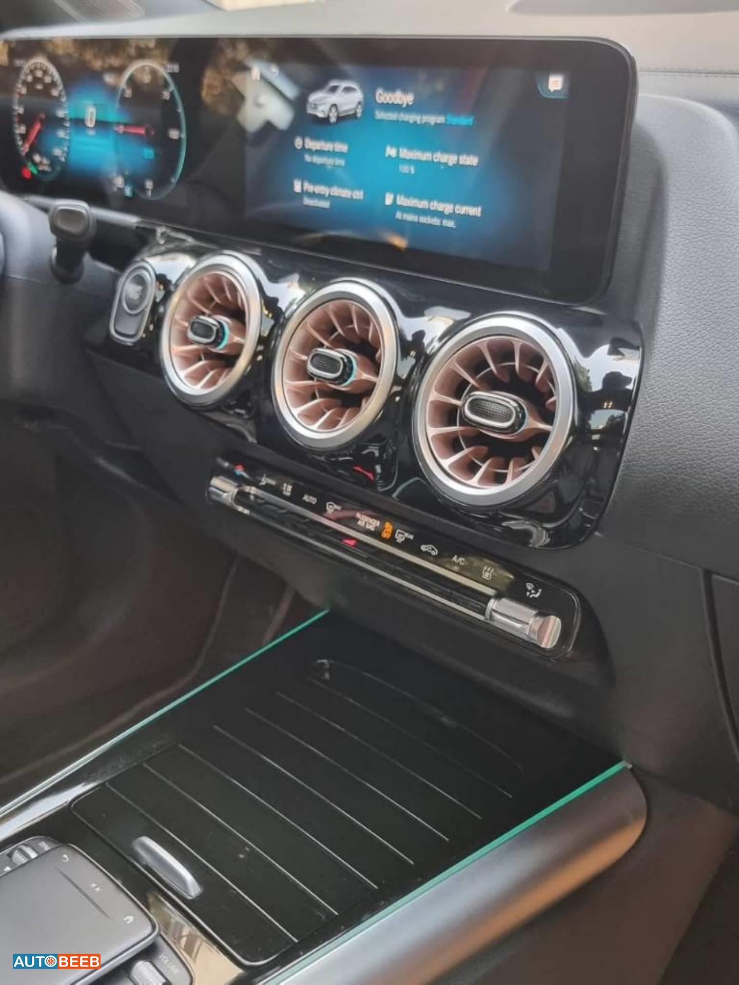 مرسيدس بنز EQA300 2022