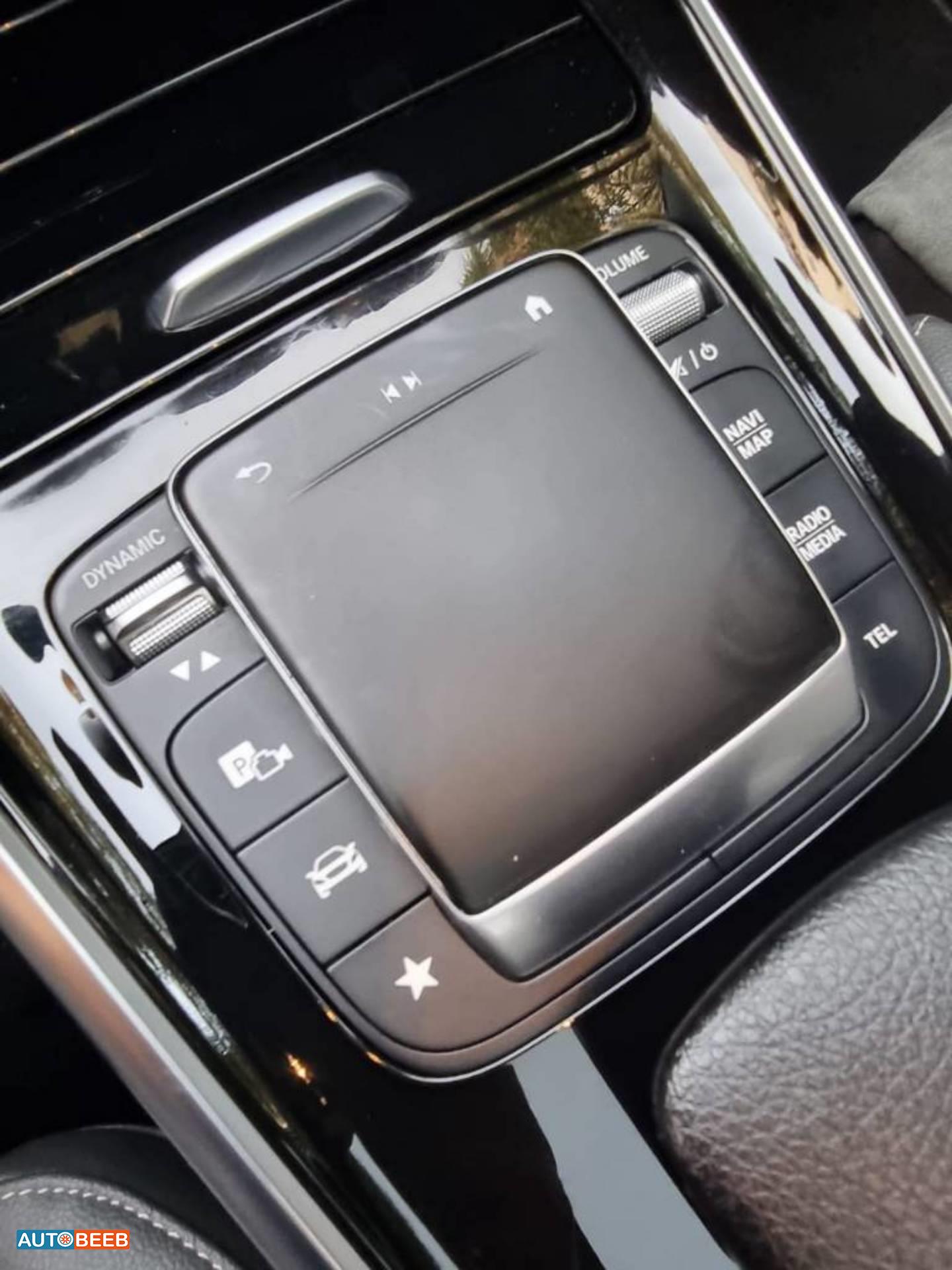 مرسيدس بنز EQA300 2022