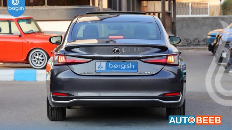 Lexus ES300 2024