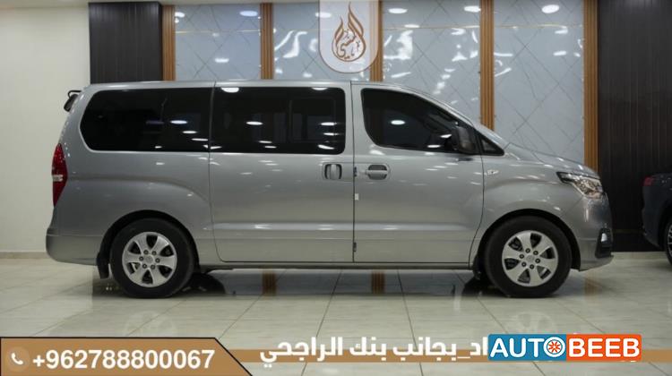 Minibus Hyundai 2018