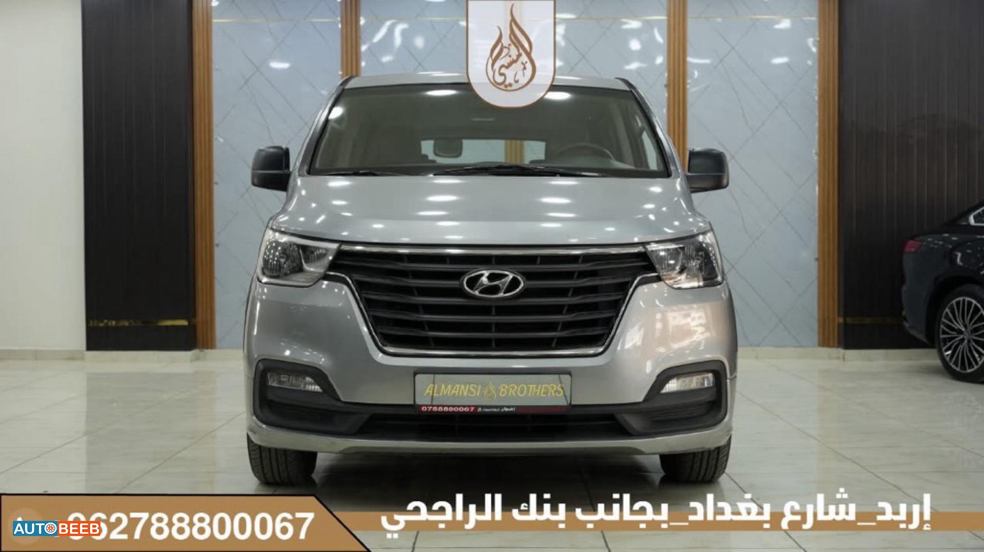 Minibus Hyundai 2018