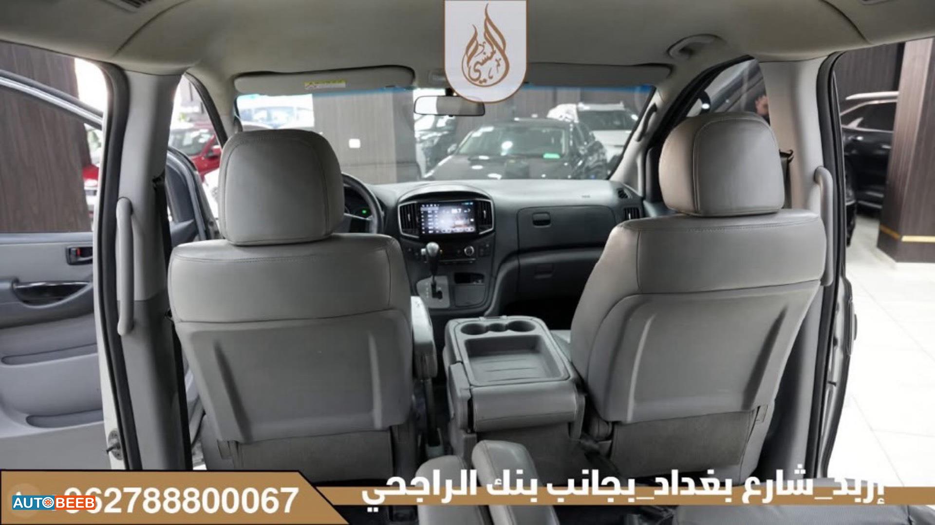 Minibus Hyundai 2018
