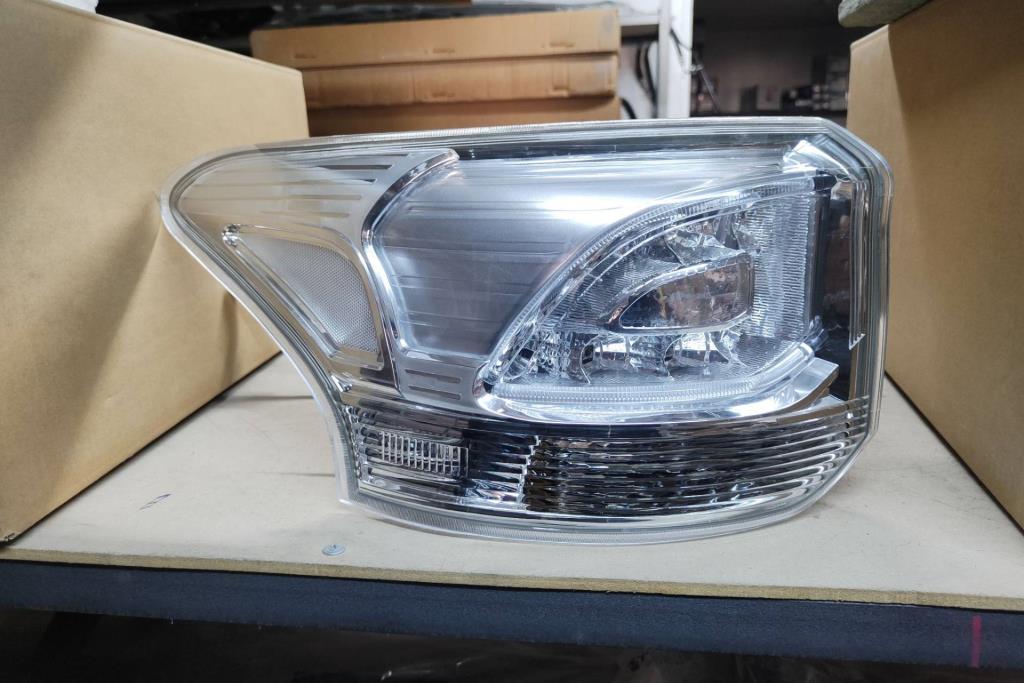 Lights Front light Mitsubishi Outlander