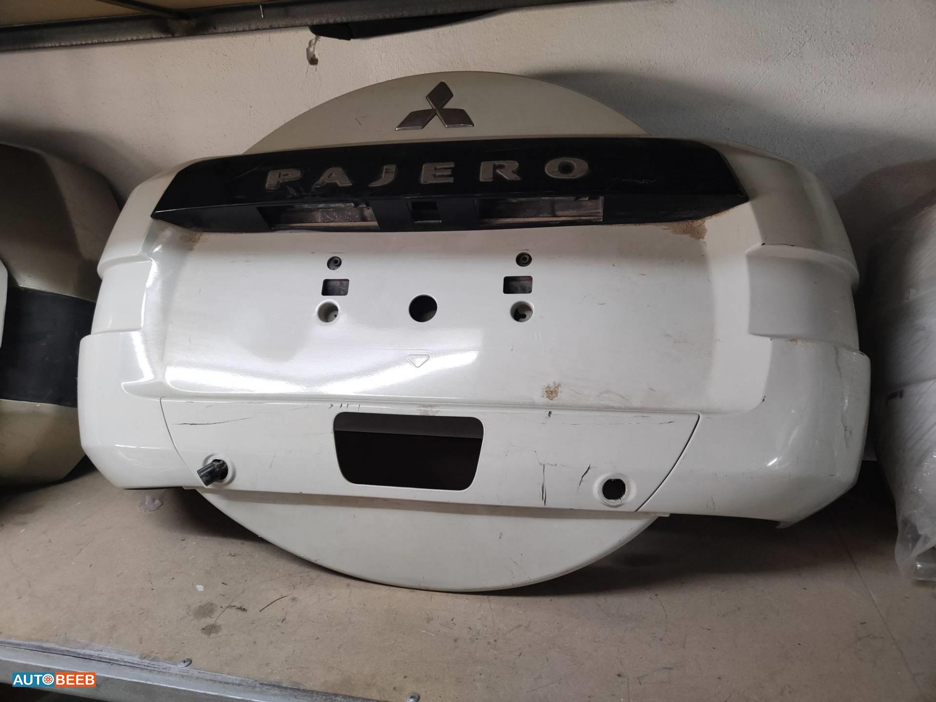 Body  Trunk Mitsubishi Pajero