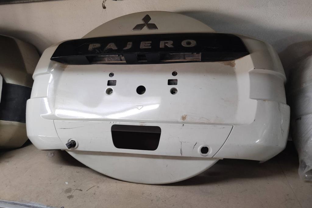 Body  Trunk Mitsubishi Pajero