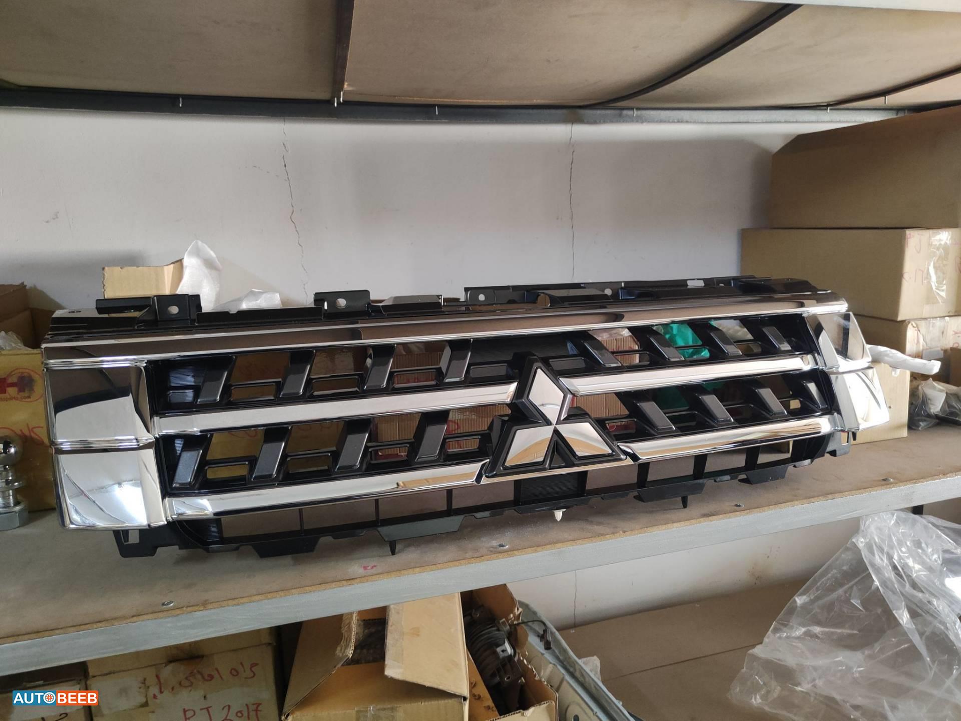 Body  Grilles Mitsubishi Pajero