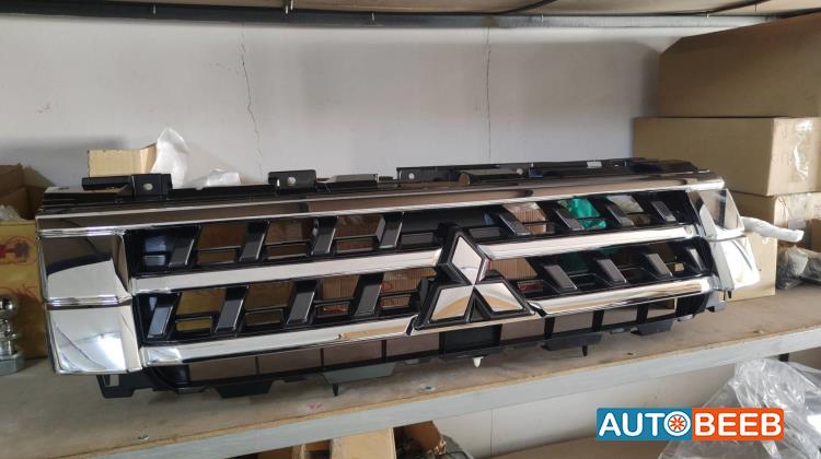 Body  Grilles Mitsubishi Pajero