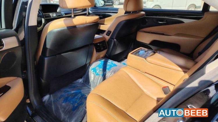 Lexus LS460 2015