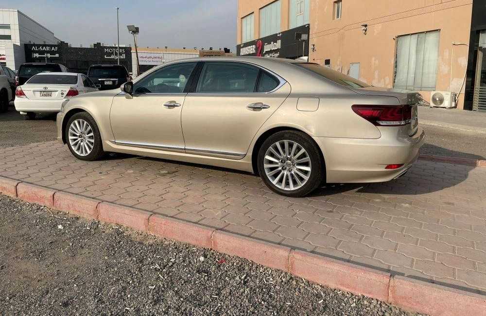 Lexus LS460 2015
