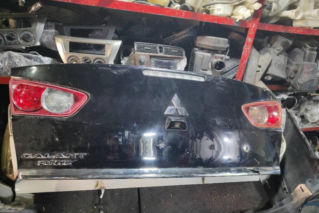 Body  Trunk Mitsubishi Lancer