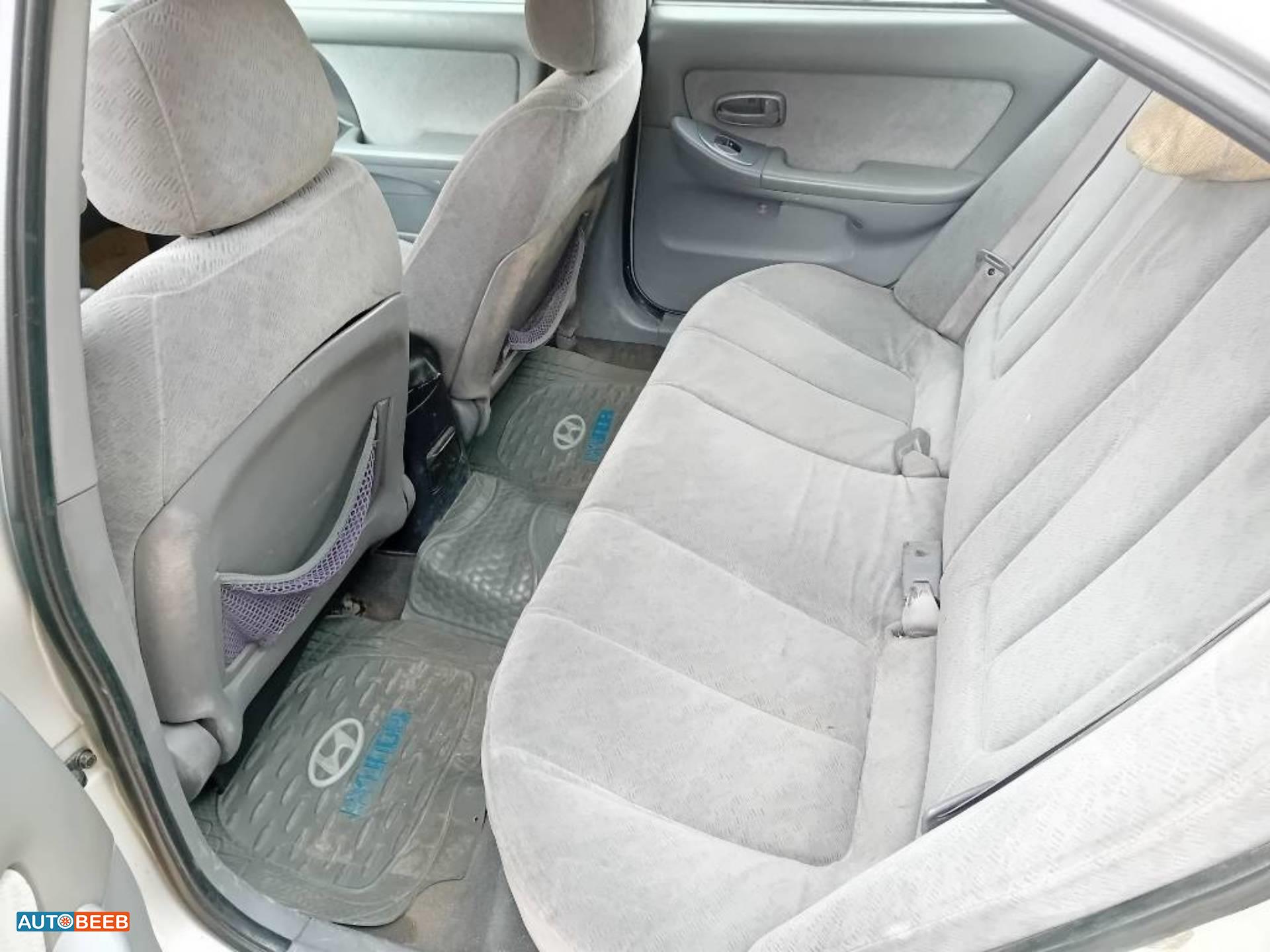 Hyundai Elantra 2004