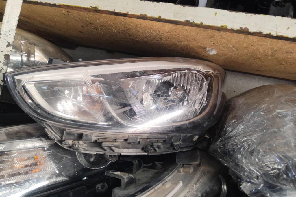 Lights Front light Hyundai Accent