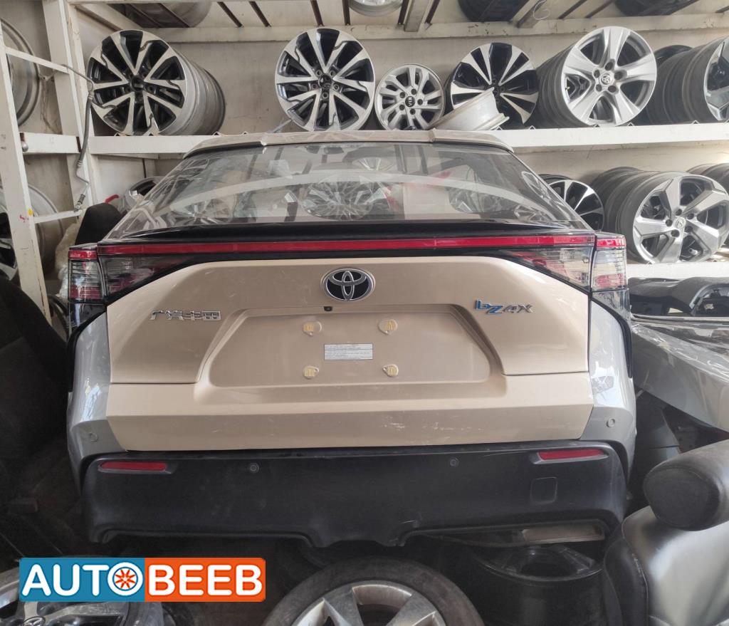 Body  Front clip Toyota bZ4X