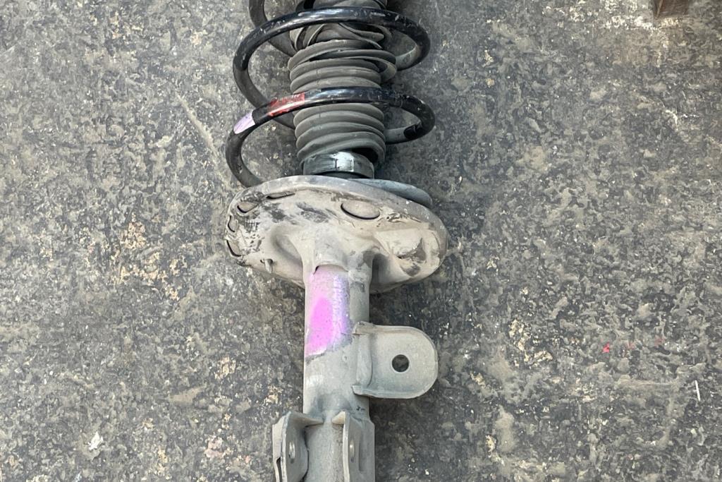 صنوبرص امامي تويوتا بريوس 2010 2011 2012 2013 2014 2015