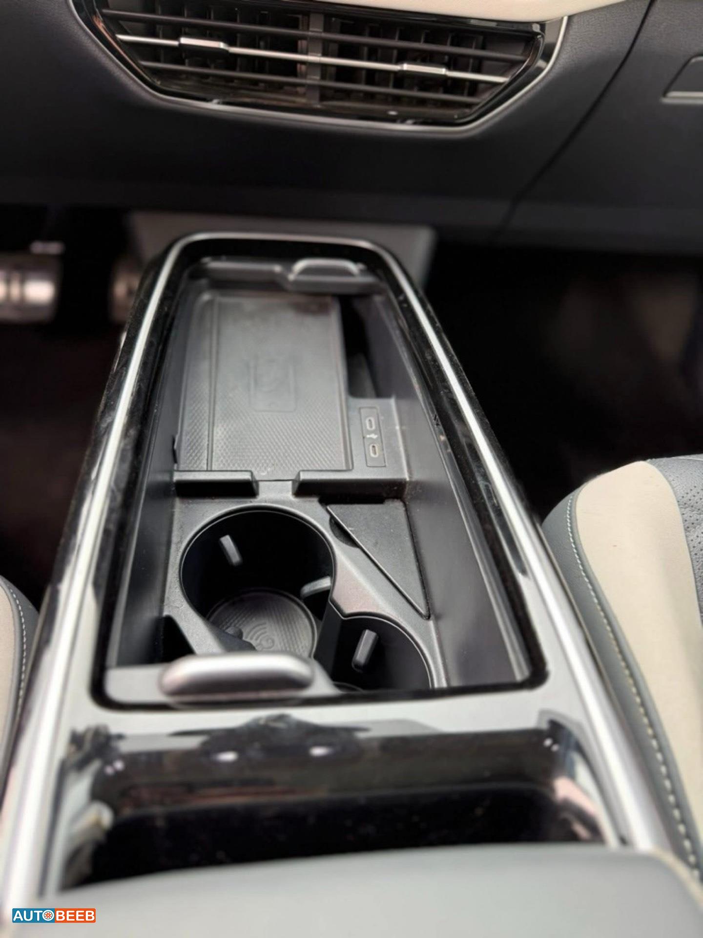 Volkswagen ID.6 2022