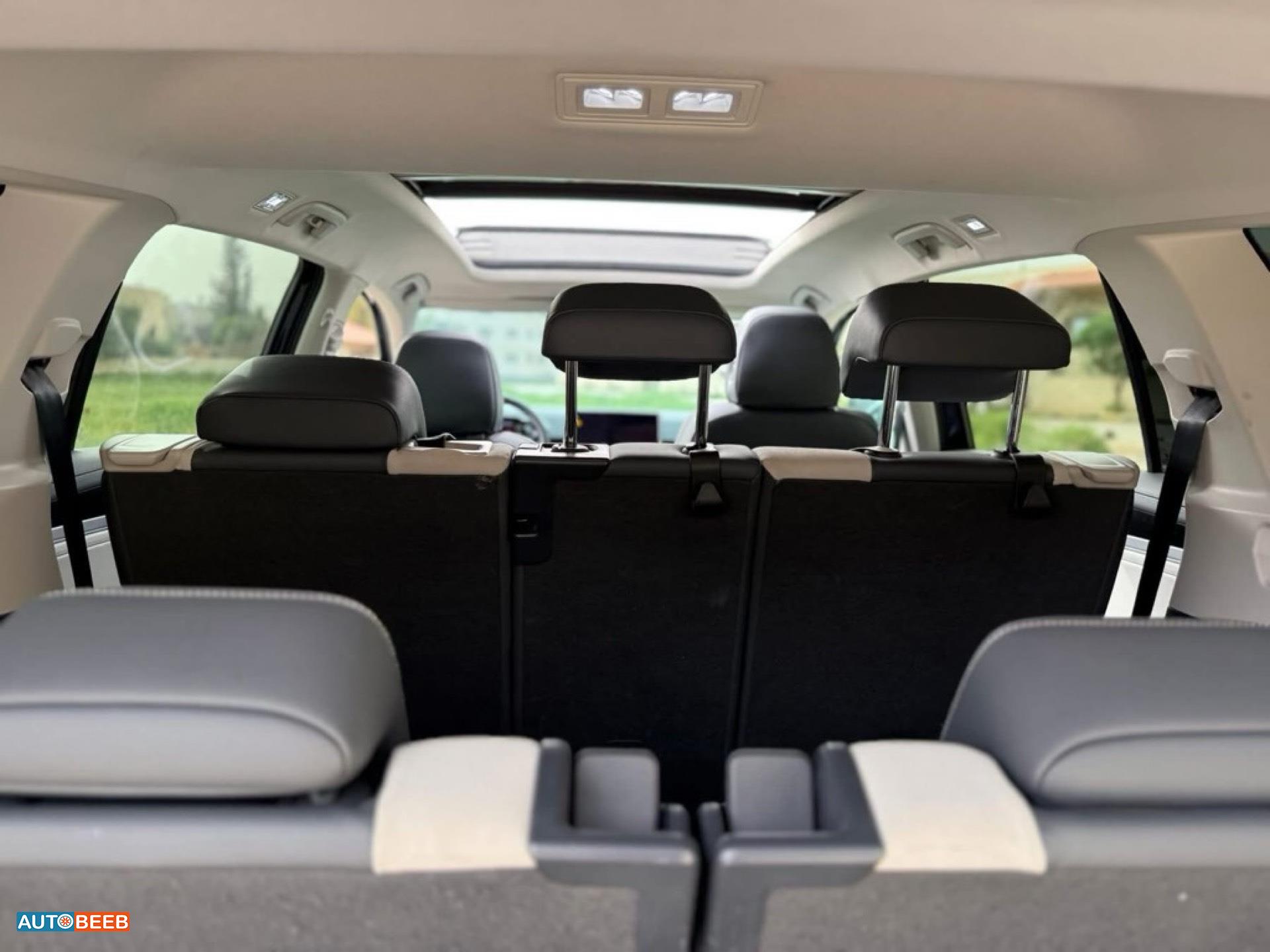 Volkswagen ID.6 2022