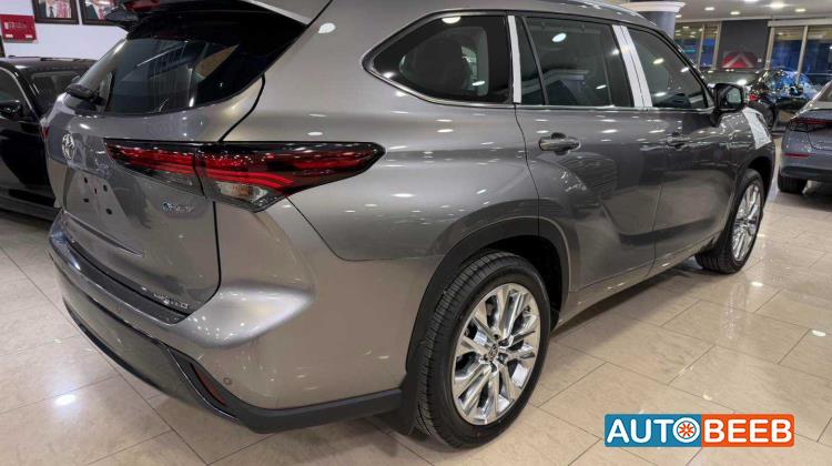 Toyota Highlander 2025